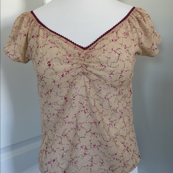 ❌SOLD❌Sheer floral top - Picture 7 of 7